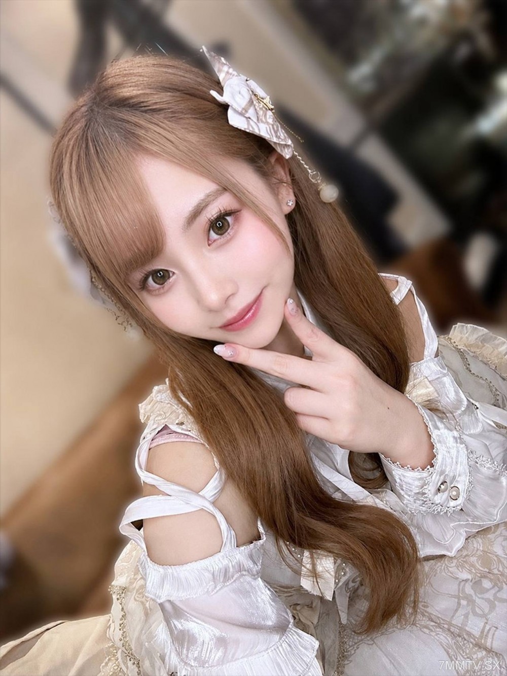 fc2-ppv 4904121 【顔出し解禁】”フォロワー急増中18歳美女コスプレイヤー”FC2衝撃出演。危険日中出し希少映像『1時間24分』。※残りわずか | FC2コンテンツマーケット
